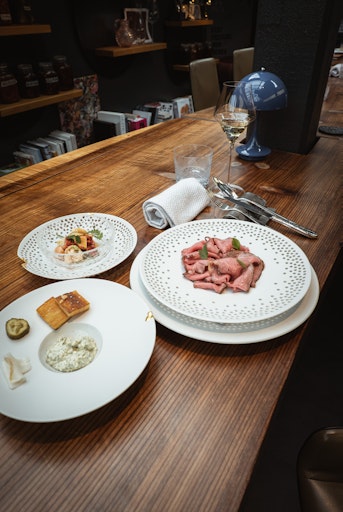 Vorschau Bild von Roastbeef im Restaurant GLORIE // Weiterer Text über ots und
www.presseportal.de/nr/135110 / Die Verwendung dieses Bildes für
redaktionelle Zwecke ist unter Beachtung aller mitgeteilten
Nutzungsbedingungen zulässig und dann auch honorarfrei.
Veröffentlichung ausschließlich mit Bildrechte-Hinweis.