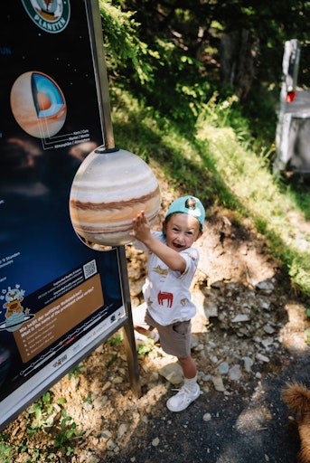 Vorschau Bild von Mit dem neuen „Weg der Planeten“ auf der Gerlitzen Alpe setzt die
Region Villach – Faaker See – Ossiacher See neue Maßstäbe in der
Verbindung von Naturerlebnis, Wissensvermittlung und digitaler
Innovation.