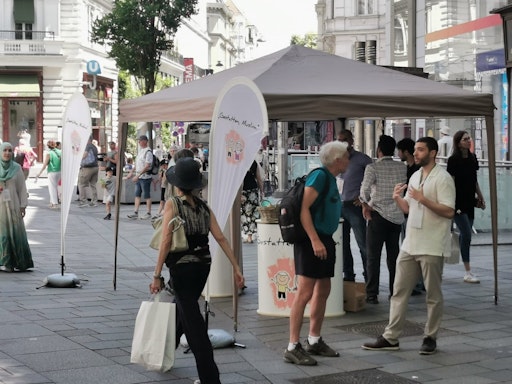“Allow, Muslim.” – Islamic federations carry out road campaign in Vienna & Lower Austria