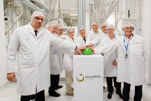  Kurt Miesenböck (rechts) und Michael Höllerer (zweiter von
rechts) starten gemeinsam mit der GoodMills-Geschäftsführung die
Produktion.