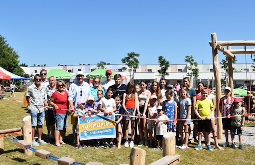  Gemeinsam mit den Kinderfreunden Guntramsdorf stellte die
Marktgemeine eine Rieseneröffnungsparty für die Kinder auf die
Beine.