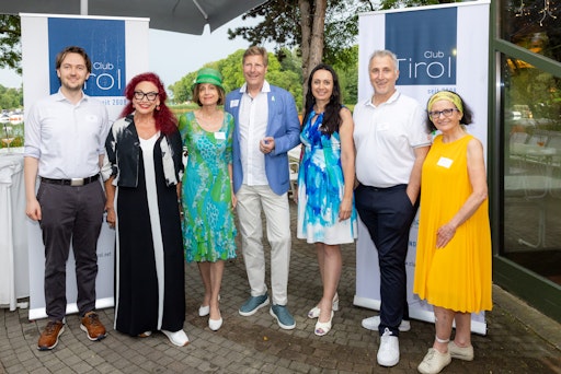  v.l.: Vertreter der NextGen-Gruppe im Vorstand, Luis Bucher,
Vorstandsmitglied Charlotte Sengthaler, Vizepräsidentin Renate
Danler, Präsident Julian Hadschieff, die Vorstandsmitglieder Martina
Scheiber und Herbert Rieser und die Leiterin der Club Tirol-Expert
Group-"Marketing & Kommunikation" Sigrid Neureiter