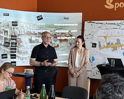  Heinz Mitteregger (Stadtmarketing Judenburg) und Bibiane Puhl
(Puhl Consulting) gaben detaillierten Einblick in die
LEADER-Förderung für Judenburg