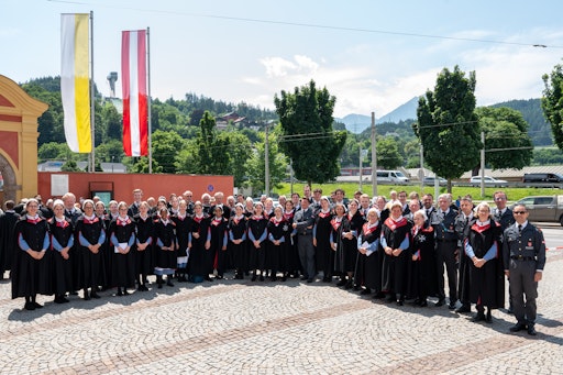  Am 21. Juni 2025 wurden 47 neue Mitglieder aufgenommen. Jeder von
ihnen wird pro Jahr durchschnittlich 120 Stunden ehrenamtlich für
Kranke und Bedürftige tätig sein.