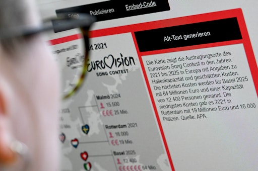 Vorschau Bild von Die APA als wichtiger Informationsdienstleister sieht sich in der
Verantwortung, einen Beitrag zur Barrierefreiheit zu leisten, und
bietet ab Juni Infografiken mit einem zusätzlichen Alternativtext
und Videos mit Untertitel an. Damit erleichtert sie den
österreichischen Medien die Umsetzung der Vorgaben des
Barrierefreiheitsgesetzes, das am 28. Juni 2025 in Kraft tritt.