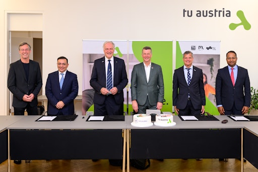  v.l.n.r.: Elmar Pichl (Leiter der Hochschulsektion im BMFWF),
Zubin Karkaria (Founder and CEO, VFS Global Group), Rektor Peter
Moser (Montanuniversität Leoben), Rektor Horst Bischof (TU Graz),
Rektor Jens Schneider (TU Wien) und der indische Botschafter in
Österreich Shri Shambhu S. Kumaran.