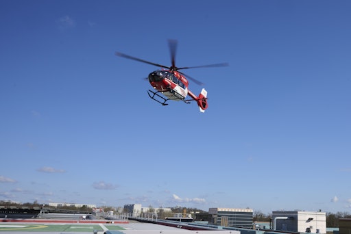 Vorschau Bild von Sukzessive implementieren die Notärzte und Notfallsanitäter der
DRF Luftrettung das Übergabeschema in ihren Arbeitsalltag. //
Weiterer Text über ots und www.presseportal.de/nr/60539 / Die
Verwendung dieses Bildes für redaktionelle Zwecke ist unter
Beachtung aller mitgeteilten Nutzungsbedingungen zulässig und dann
auch honorarfrei. Veröffentlichung ausschließlich mit
Bildrechte-Hinweis.