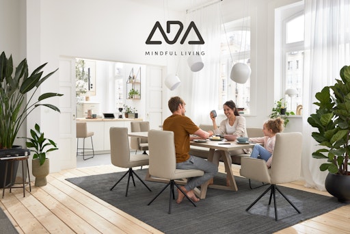 Vorschau Bild von KeyVisual von ADA Mindful Living mit der Essgruppe INA, die das
echte Leben zeigt