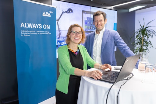 Welche Trends und Herausforderungen die visuelle Kommunikation
aktuell beschäftigen und wie effiziente Bildverwaltung digitales
Storytelling optimal unterstützen kann, stand im Mittelpunkt der
Fachveranstaltung APA-Tech-Talk am Donnerstag in Wien. So wurde etwa
APA-PIX, das neue KI-gestützte Bildmanagement-System der
Nachrichtenagentur APA – Austria Presse Agentur, im Detail
vorgestellt.