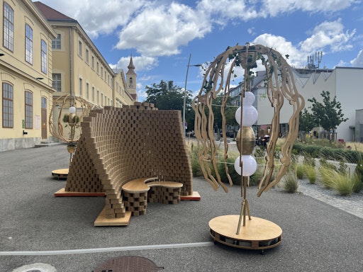 Vorschau Bild von Kunst im öffentlichen Raum von Roosa Tulvio & Mathias Gmachl