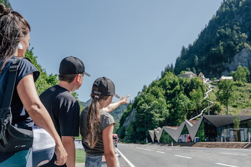  Fort Kniepass - Mit einer spannenden Ausstellung, einem
Erlebnisweg zum Thema „Grenzen“ und der längstesten Röhrenrutsche
der Alpen!