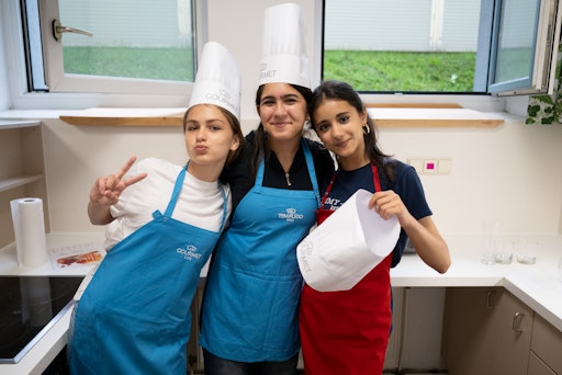 Vorschau Bild von Kinder in der Kochwerkstatt von Gourmet Kids