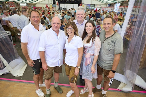 1.250 Funktionärinnen und Funktionäre waren der Einladung von ÖGB
und AK ins Festzelt am Wieselburger Volksfest gefolgt.