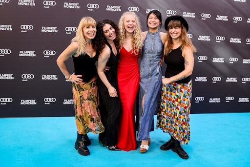 Monika Plura, Julia Novohradsky, Kya-Celina Barucki, Nhung Hong
und Martina Plura bei der Premiere von MÄDCHEN MÄDCHEN auf dem 42.
Filmfest München am 29.06.2025. // Weiterer Text über ots und
www.presseportal.de/nr/12946 / Die Verwendung dieses Bildes für
redaktionelle Zwecke ist unter Beachtung aller mitgeteilten
Nutzungsbedingungen zulässig und dann auch honorarfrei.
Veröffentlichung ausschließlich mit Bildrechte-Hinweis.
