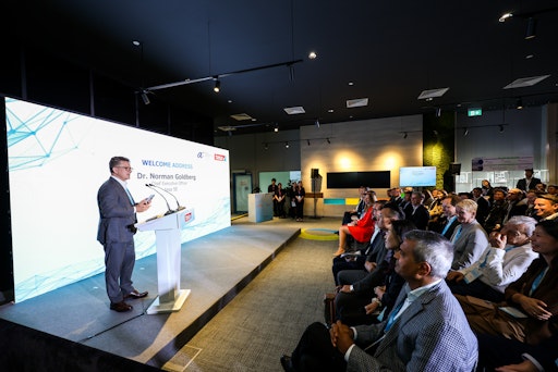 Vorschau Bild von Begrüßungsrede Dr. Norman Goldberg (CEO tesa) // Weiterer Text
über ots und www.presseportal.de/nr/77628 / Die Verwendung dieses
Bildes für redaktionelle Zwecke ist unter Beachtung aller
mitgeteilten Nutzungsbedingungen zulässig und dann auch honorarfrei.
Veröffentlichung ausschließlich mit Bildrechte-Hinweis.