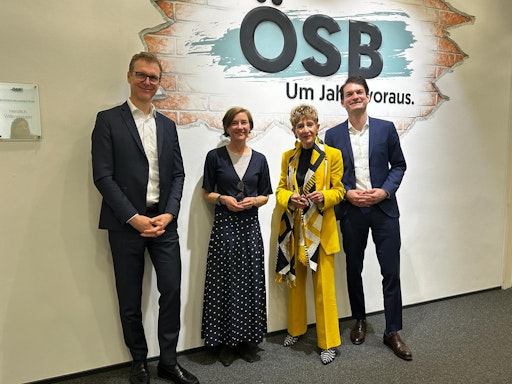  ÖSB-Präsidentin Korosec mit dem BILLA-Vorsitzenden E. Szuchy,
jö-Geschäftsführer J. Greller und C. Riebler, Leiterin
Unternehmenskommunikation REWE Group