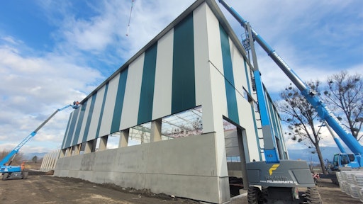 Paneelpartner GmbH und Profilpartner GmbH stehen für
herstellerunabhängige, praxisorientierte Hallenbau-Lösungen mit
hochwertigen Sandwichpaneelen und Trapezprofilen.
