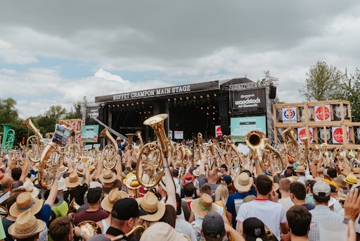 20.000 Musikerinnen und Musiker bestreiten gemeinsam das
legendäre "Oberösterreich Gesamtspiel" beim "Woodstock der
Blasmusik" in Ort im Innkreis.