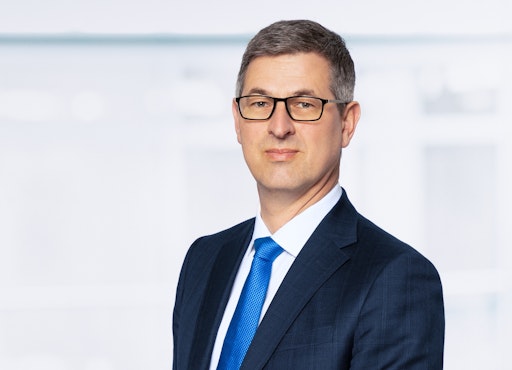  Kapitalmarktstratege Tilmann Galler von J.P. Morgan Asset
Management ist überzeugt: Die größte Gefahr ist aktuell "die Angst
vor der Gefahr". So blickt der Ökonom nach einem turbulenten ersten
Halbjahr verhalten optimistisch auf die nächsten Monate. // Weiterer
Text über ots und www.presseportal.de/nr/77366 / Die Verwendung
dieses Bildes für redaktionelle Zwecke ist unter Beachtung aller
mitgeteilten Nutzungsbedingungen zulässig und dann auch honorarfrei.
Veröffentlichung ausschließlich mit Bildrechte-Hinweis.