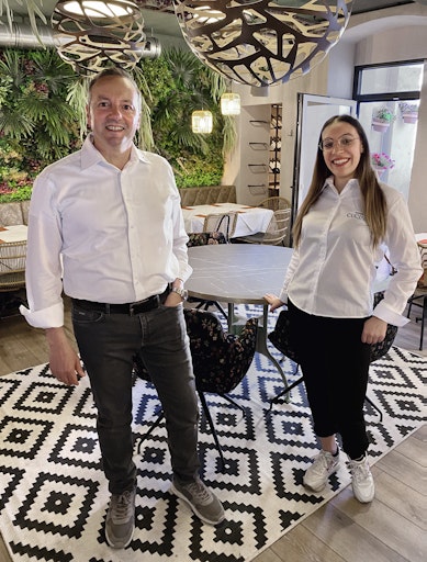 A Tavola! Mangiamo insieme. Carmelo Surace (li.) und
Restaurantleiterin Carmela Martino (re.) ©Surace