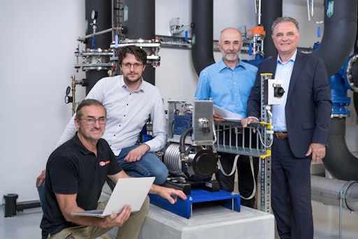  Innovation aus der Schweiz: Der neue wassergekühlte
Pumpenantrieb, entwickelt von Andrea Luigi Campomilla, COO von
Green, wurde im Beisein der Projektpartner im Juni 2025 in Betrieb
genommen. v.l.n.r.: Waldemar Galazka und Falk Balbach von
Dietz-motoren, Sepp Manser von smcooling und Andrea Luigi
Campomilla, COO von Green // Weiterer Text über ots und
www.presseportal.ch/de/nr/100082222 / Die Verwendung dieses Bildes
für redaktionelle Zwecke ist unter Beachtung aller mitgeteilten
Nutzungsbedingungen zulässig und dann auch honorarfrei.
Veröffentlichung ausschließlich mit Bildrechte-Hinweis.