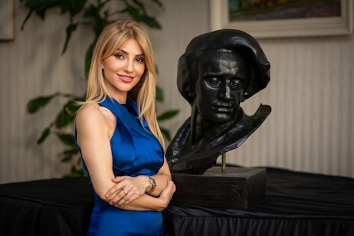 Vorschau Bild von Neu in der künstlerischen Leitung: Donka Angatscheva, renommierte
Pianistin und Musikvermittlerin, die die als neue Vizepräsidentin
frische Impulse bringt. Sie bringt nicht nur internationale
Konzerterfahrung mit, sondern auch eine starke künstlerische
Präsenz, die das Festival mit neuer Energie und zeitgemäßer
Perspektive bereichern wird.