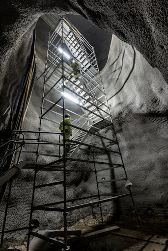 Vorschau Bild von In einem Abstand von jeweils 1.000 Meter führt von diesen
Querverbindungen ein Vertikalschacht zum darunterliegenden
Erkundungsstollen.