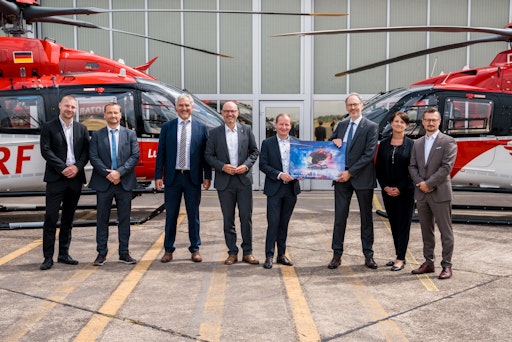 Contract signing for ten H140