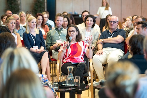 Hochkarätige Diskussionsrunde zum Thema „Die Rolle der Meeting
Industrie in der Zukunft des Tourismus“ u.a. mit Ulrike
Rauch-Keschmann (Tourismussektion im Wirtschaftsministerium), Astrid
Steharnig-Staudinger (Österreich Werbung), Falk Pastner (Universität
Wien) und ACB Präsidentin Renate Androsch-Holzer