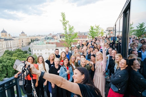  Coole Sommer-Stimmung: Networking mit Weitblick beim COPE Rooftop
VIP After Work.