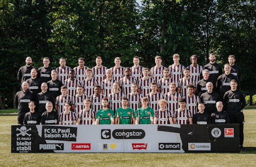 FC St. Pauli trains in Dips & Drops in Flachau