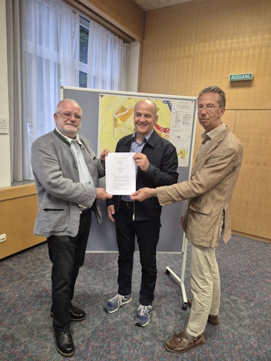  von links nach rechts: Geschäftsführer SBH Dr. Wildburger,
Bürgermeister Ing. Hermann Doppelreiter, Vizebürgermeister Ing. Kurt
Payr