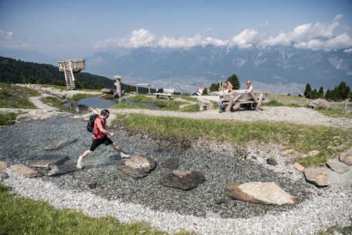  Der Zirbensee am Glungezer bietet erfrischendes Nass und
unvergessliche Momente für Groß und Klein.