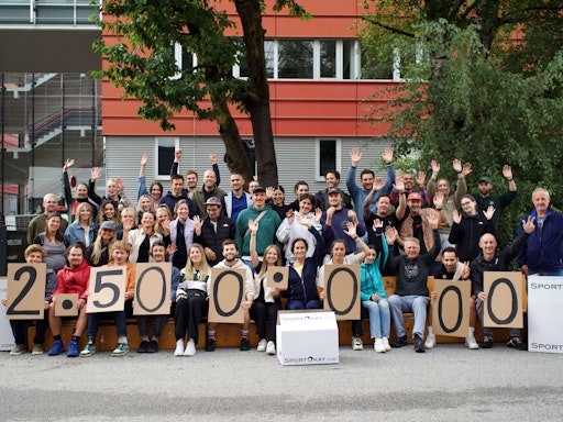 Über 2,5 Millionen Pakete wurden in den vergangenen zwölf Jahren
an sportbegeisterte Kundinnen und Kunden in ganz Europa versendet –
ein Zeichen für nachhaltiges Wachstum, effiziente Logistik und
kontinuierlich steigende Nachfrage.