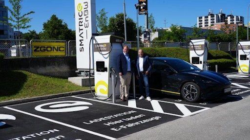 v.l.n.r.: Hauke Hinrichs, COO SMATRICS EnBW, Josef Huscava, Stv.
Geschäftsführer ZGONC