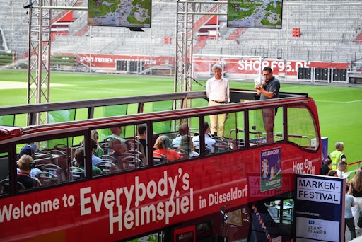 Mit über 80 Referentinnen und Referenten sowie rund 500
erwarteten Gästen ist das Festival ein bedeutender
Branchentreffpunkt für Entscheider aus Marketing, Kommunikation und
Unternehmensführung. // Weiterer Text über ots und
www.presseportal.ch/de/nr/100091501 / Die Verwendung dieses Bildes
für redaktionelle Zwecke ist unter Beachtung aller mitgeteilten
Nutzungsbedingungen zulässig und dann auch honorarfrei.
Veröffentlichung ausschließlich mit Bildrechte-Hinweis.