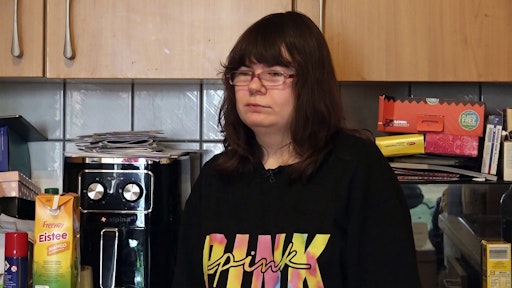 Selina (20) zieht die Arbeit in einer Behindertenwerkstatt nun
doch in Betracht. // Weiterer Text über ots und
www.presseportal.de/nr/6605 / Die Verwendung dieses Bildes für
redaktionelle Zwecke ist unter Beachtung aller mitgeteilten
Nutzungsbedingungen zulässig und dann auch honorarfrei.
Veröffentlichung ausschließlich mit Bildrechte-Hinweis.