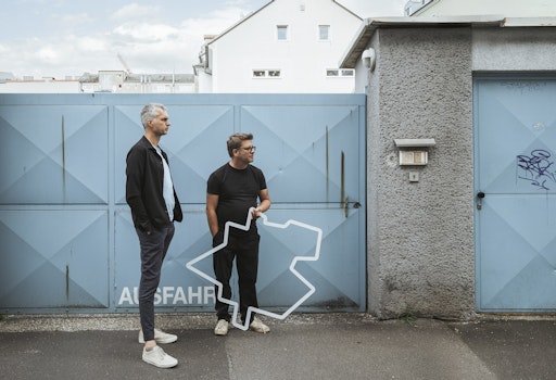 Vorschau Bild von Walter Stromberger (links) und Christoph Kerschner (rechts),
Geschäftsführer kest, entwickelten gemeinsam mit dem Land OÖ eine
Arbeitgebermarke, die auf Sinn, Haltung und kulturelle Substanz
setzt, statt aufgesetzter Kampagnen.