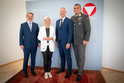 Defense Minister Tanner met Steyr Arms company tip