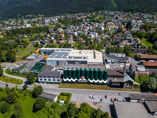  „Die Brauerei Fohrenburg ist heute hervorragend aufgestellt. Wir
haben in der Brauerei die höchste Produktivität unserer Geschichte
erreicht, unsere Auslastung ist auf Rekordniveau und wir verfügen
über modernste Anlagen", so Wolfgang Sila, Vorstand der Brauerei
Fohrenburg.