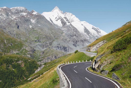  Aktuelle Aufnahme, Auffahrt Gletscherstraße zur
Kaiser-Franz-Josefs-Höhe mit Blick auf den Großglockner (3.798m)
