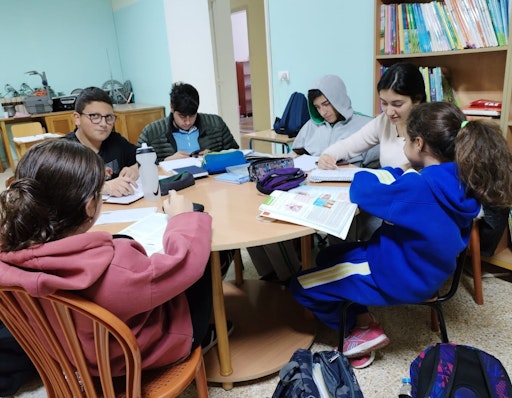 38 Schülerinnen und Schüler aus benachteiligten Familien erhalten
dank der Unterstützung von Jugend Eine Welt in der Nachmittagsschule
der Don Bosco-Schwestern in Kahalé/Libanon wichtige Schulbildung