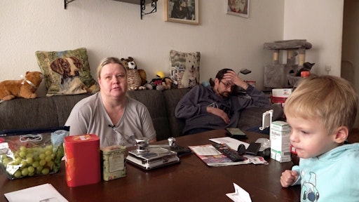 Eigentlich sollte für Sandra und ihre Familie ein neues Leben
starten. Doch der Traum vom Eigenheim auf dem Land droht kurz vor
dem geplanten Umzug zu scheitern... // Weiterer Text über ots und
www.presseportal.de/nr/6605 / Die Verwendung dieses Bildes für
redaktionelle Zwecke ist unter Beachtung aller mitgeteilten
Nutzungsbedingungen zulässig und dann auch honorarfrei.
Veröffentlichung ausschließlich mit Bildrechte-Hinweis.
