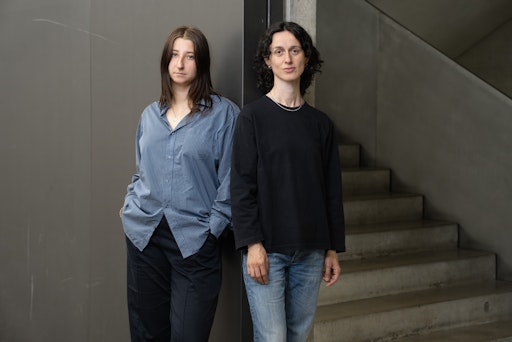 Luīze Nežberte (l.) und Jonida Laçi (r.), Foto: Kunsthalle Wien