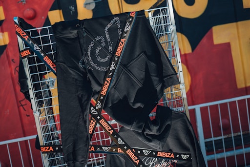 Post x BIBIZA: Österreichische Post launcht Design-Kollaboration
für Sommerpostler*innen