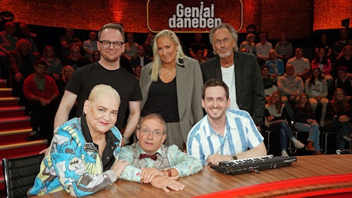 Vorschau Bild von Hella von Sinnen, Wigald Boning, Marti Fischer hinten: Ralf
Schmitz, Janine Kunze und Hugo Egon Balder // Weiterer Text über ots
und www.presseportal.de/nr/6605 / Die Verwendung dieses Bildes für
redaktionelle Zwecke ist unter Beachtung aller mitgeteilten
Nutzungsbedingungen zulässig und dann auch honorarfrei.
Veröffentlichung ausschließlich mit Bildrechte-Hinweis.