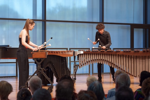 Vorschau Bild von Die Preisträger_innen v.l. Agleya Kaneva und Alexander Vichev,
Multi-Percussion aus den Meisterklassen von M. Grubinger und A.
Marinissen