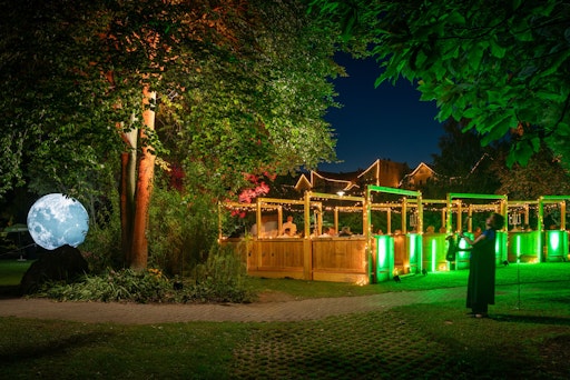 Vorschau Bild von Stimmungsvolle Saxophonklänge ergänzen das magische Ambiente