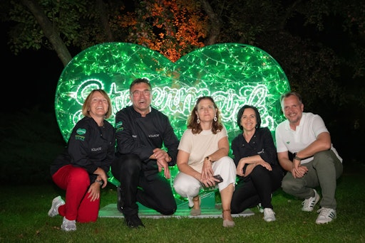 Vorschau Bild von Von links: Maria Möstl, Häuserl im Wald Semriach; Reinhard Rois,
Landhaus Rois Frohnleiten; Mag. Susanne Haubenhofer,
Geschäftsführung Tourismusverband; Sylvia Loidolt, Vorsitzende
Tourismusverband sowie Michael Feiertag, GF Steirische Tourismus und
Standortmarketing GmbH.