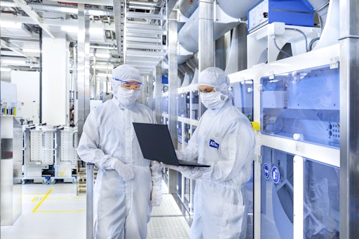 Elektroautoantriebe mit AT&S-Technologie sorgen bereits heute
dafür, dass Elektroautos äußerst effizient mit hohen Stromstärken
und Spannungen umgehen können.